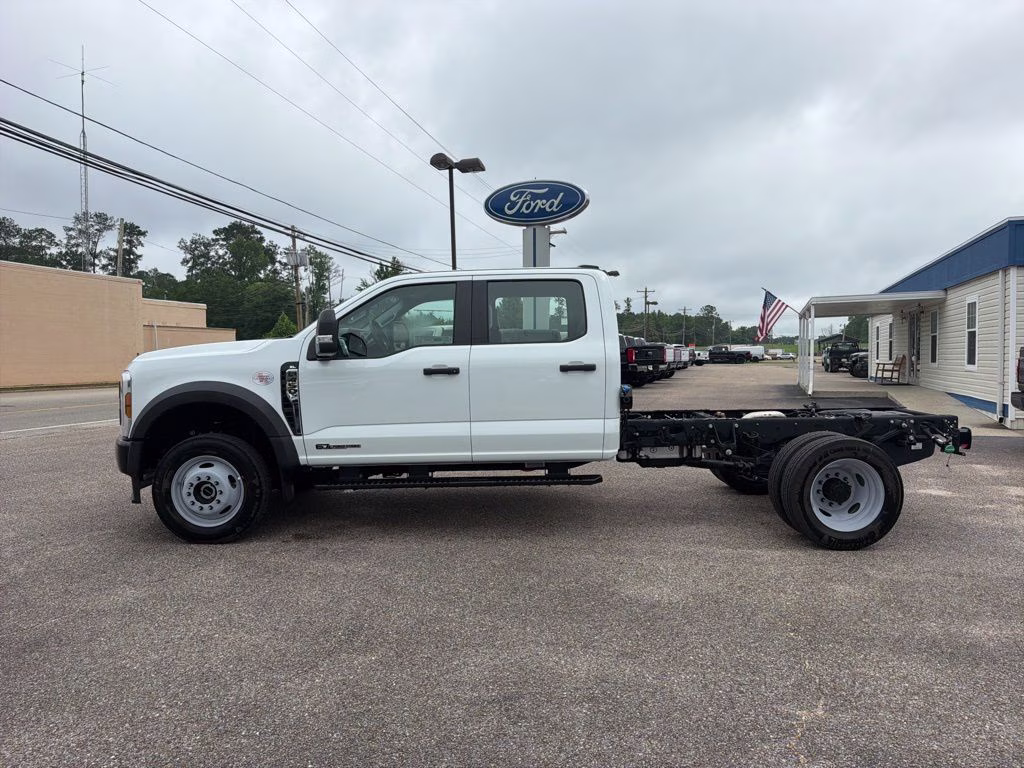 2026 Oxford White Ford Super Duty F-450 DRW XL 4X4 Chassis