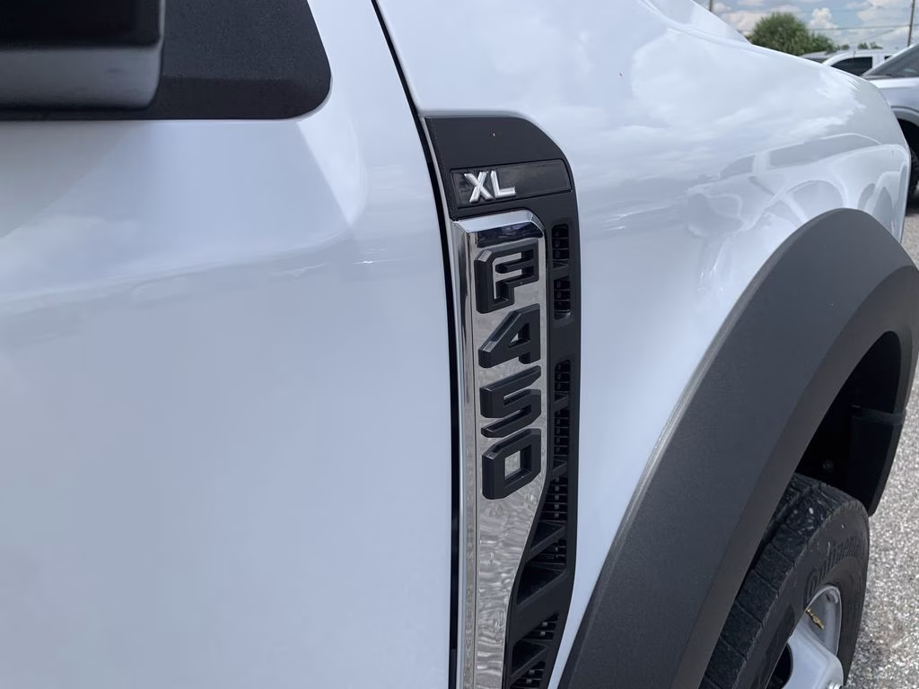 2026 Oxford White Ford Super Duty F-450 DRW XL 4X4 Chassis