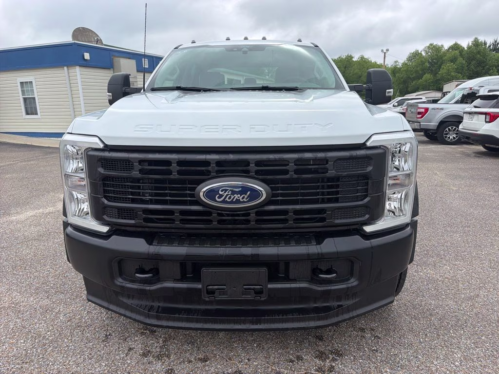 2026 Oxford White Ford Super Duty F-450 DRW XL 4X4 Chassis