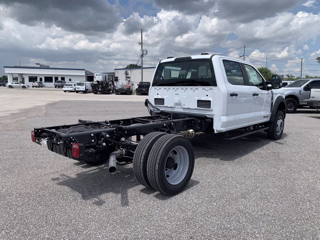 2026 Oxford White Ford Super Duty F-450 DRW XL 4X4 Chassis