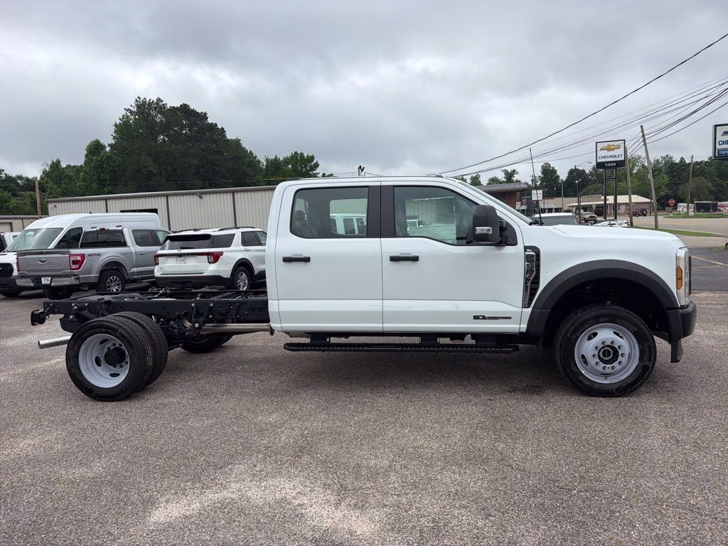 2026 Oxford White Ford Super Duty F-450 DRW XL 4X4 Chassis
