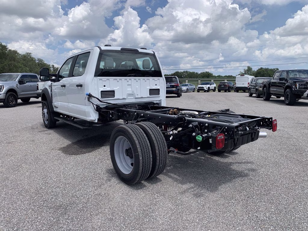 2026 Oxford White Ford Super Duty F-450 DRW XL 4X4 Chassis