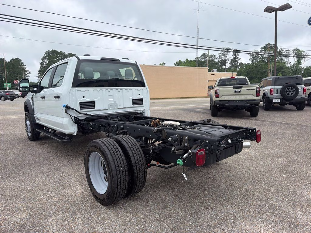2026 Oxford White Ford Super Duty F-450 DRW XL 4X4 Chassis