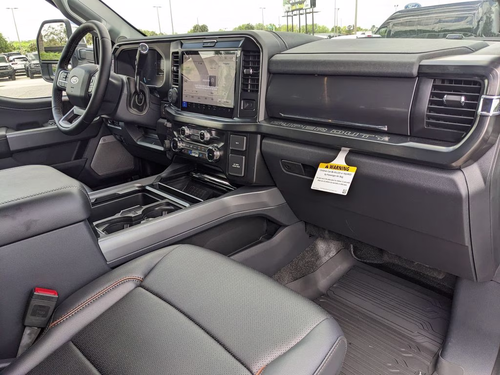 2026 Oxford White Ford Super Duty F-350 SRW Lariat 4X4 Truck