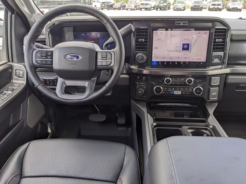 2026 Oxford White Ford Super Duty F-350 SRW Lariat 4X4 Truck