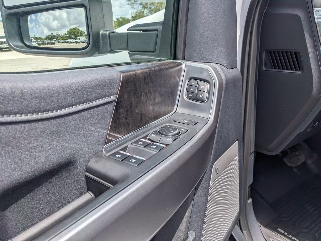2026 Oxford White Ford Super Duty F-350 SRW Lariat 4X4 Truck