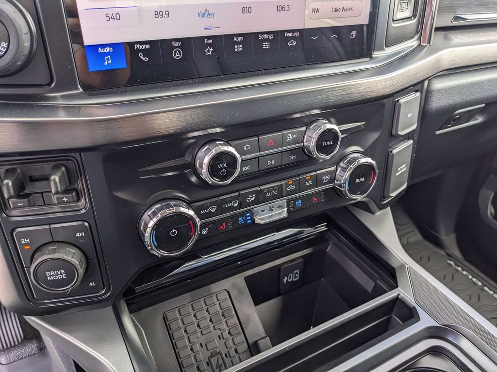 2026 Oxford White Ford Super Duty F-350 SRW Lariat 4X4 Truck