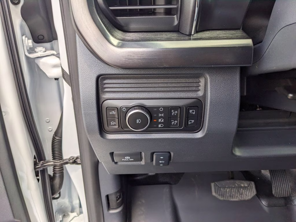 2026 Oxford White Ford Super Duty F-350 SRW Lariat 4X4 Truck