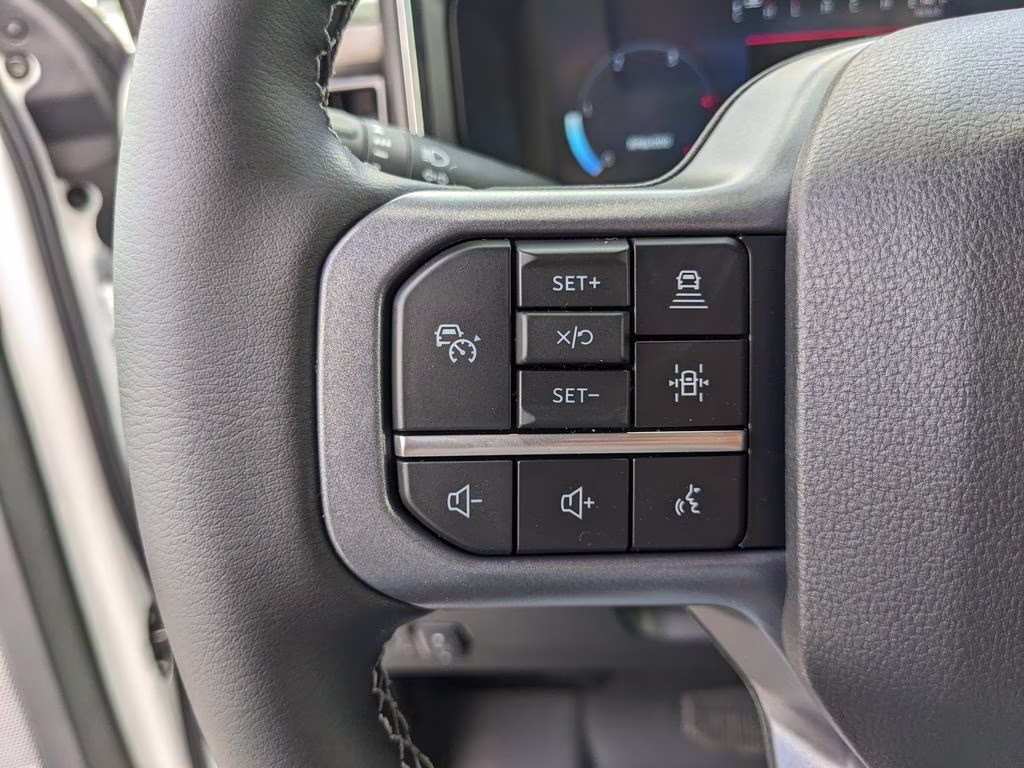 2026 Oxford White Ford Super Duty F-350 SRW Lariat 4X4 Truck