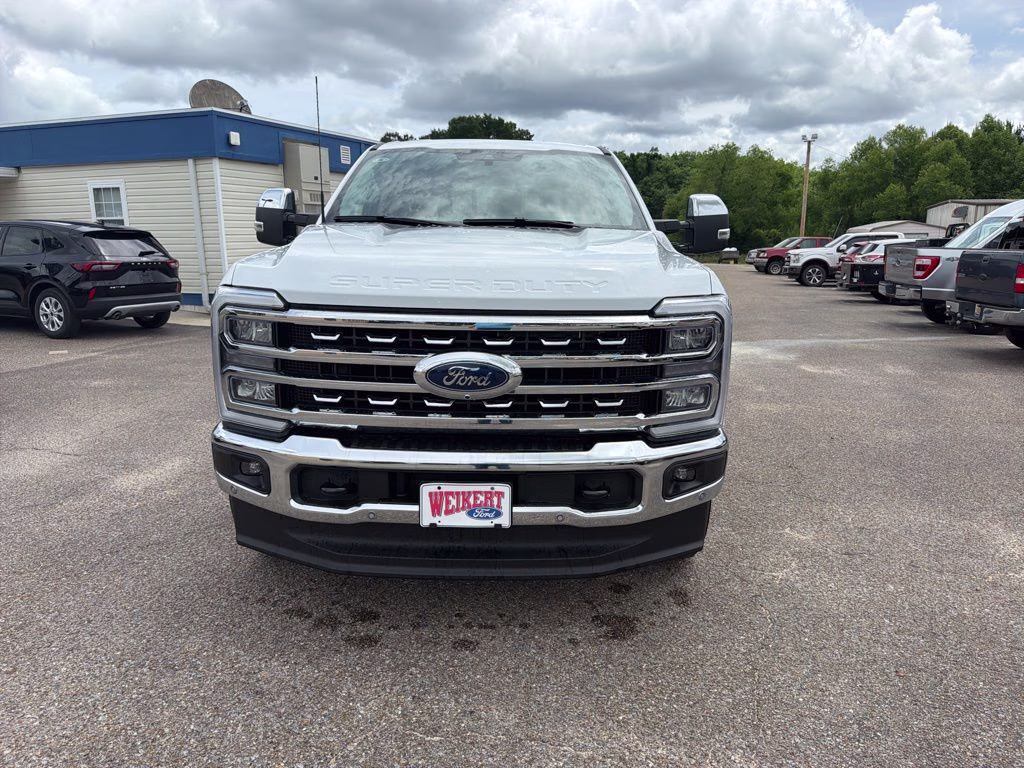 2026 Oxford White Ford Super Duty F-350 SRW Lariat 4X4 Truck