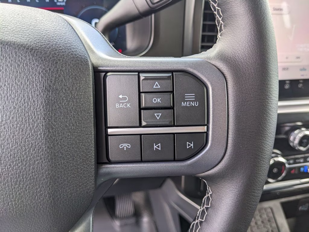 2026 Oxford White Ford Super Duty F-350 SRW Lariat 4X4 Truck