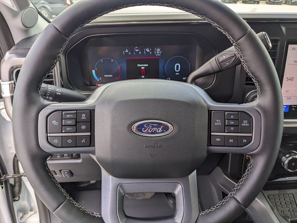 2026 Oxford White Ford Super Duty F-350 SRW Lariat 4X4 Truck