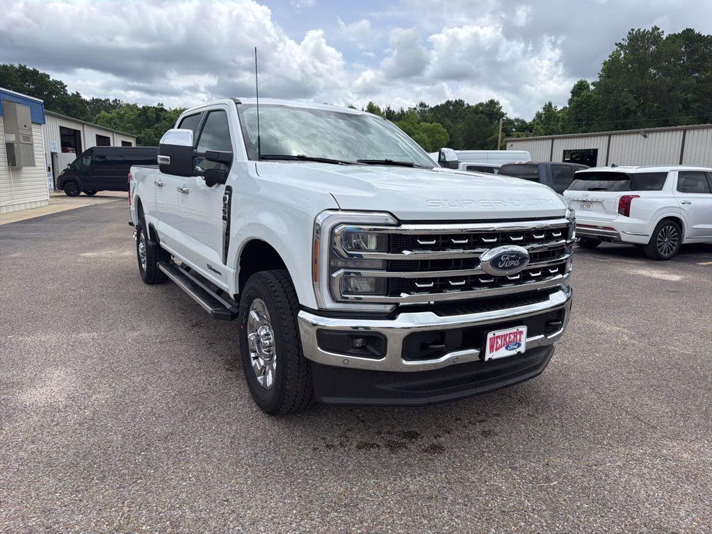2026 Oxford White Ford Super Duty F-350 SRW Lariat 4X4 Truck