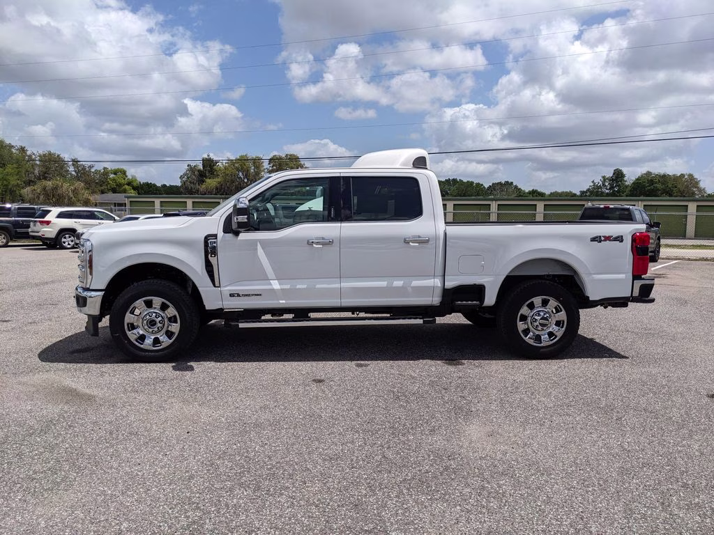 2026 Oxford White Ford Super Duty F-350 SRW Lariat 4X4 Truck