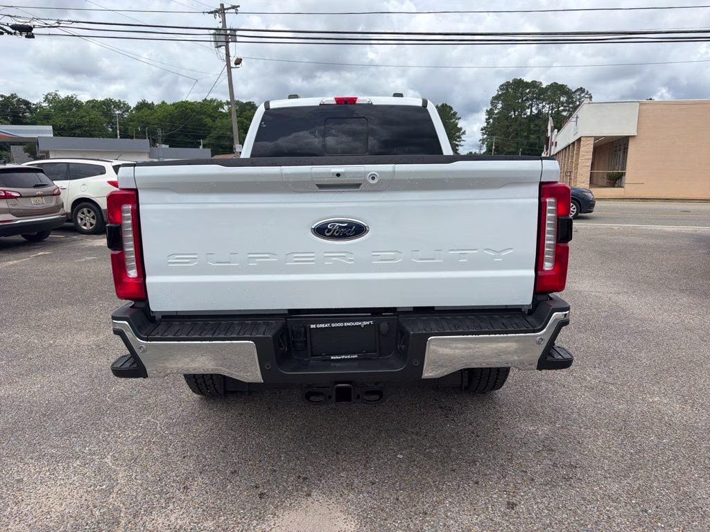2026 Oxford White Ford Super Duty F-350 SRW Lariat 4X4 Truck