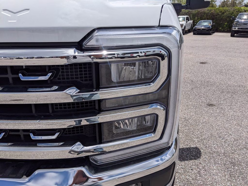 2026 Oxford White Ford Super Duty F-350 SRW Lariat 4X4 Truck