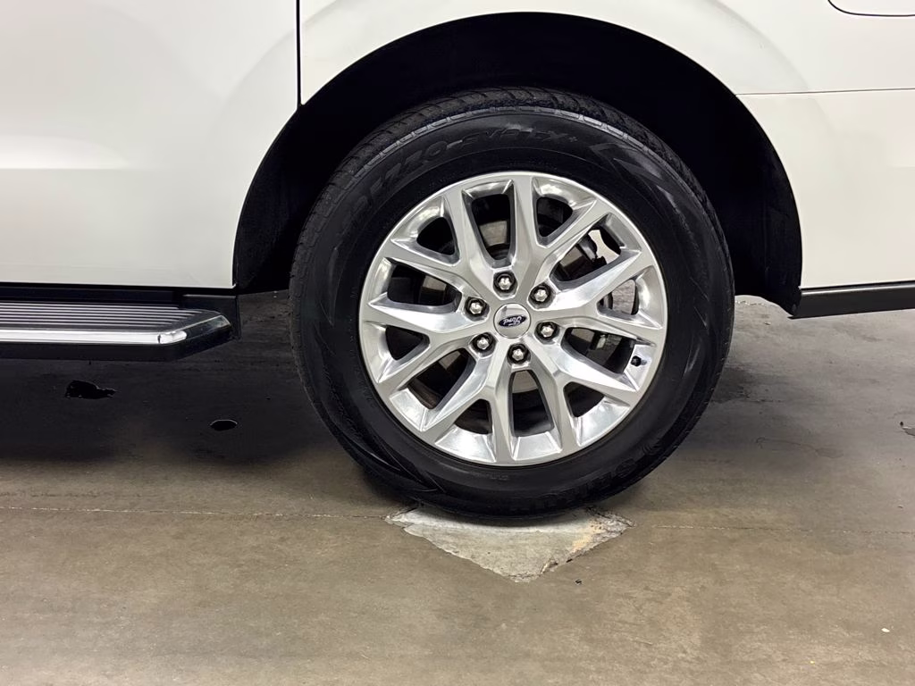 2021 White Metallic Ford Expedition Max XLT RWD SUV