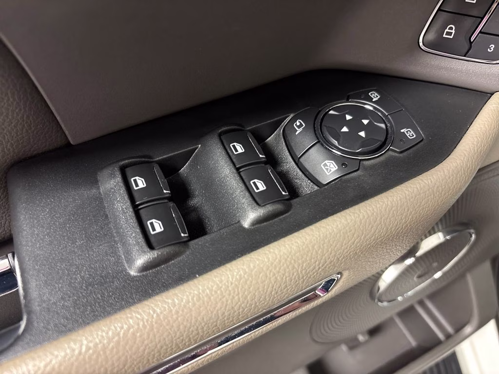 2021 White Metallic Ford Expedition Max XLT RWD SUV