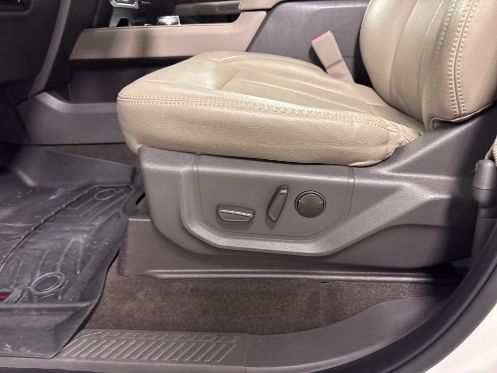2021 White Metallic Ford Expedition Max XLT RWD SUV