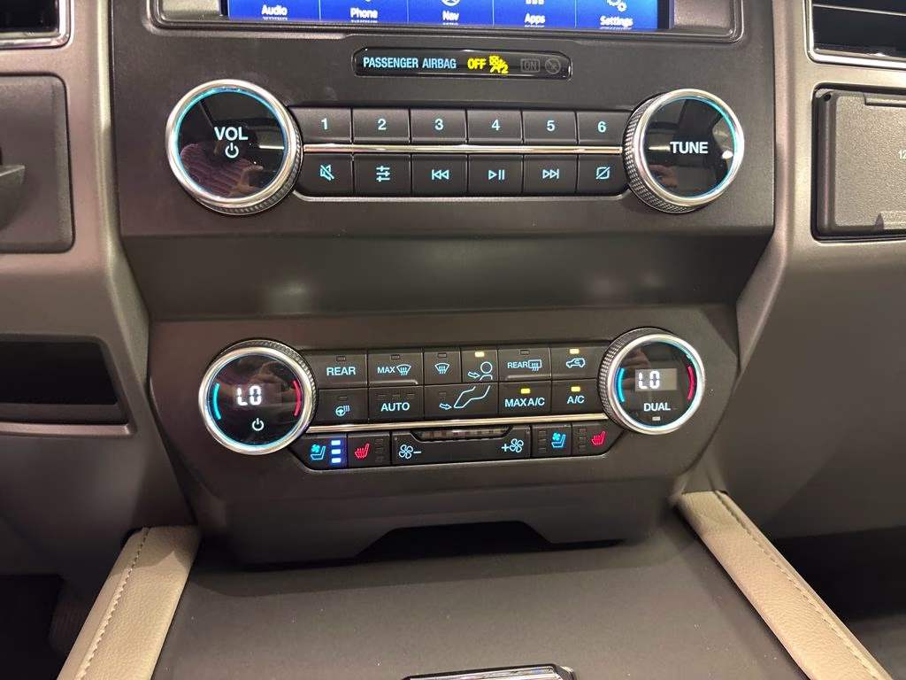 2021 White Metallic Ford Expedition Max XLT RWD SUV