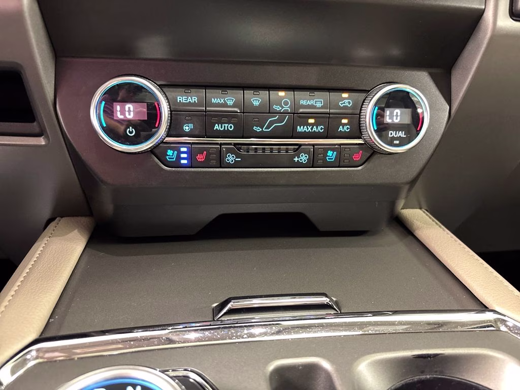 2021 White Metallic Ford Expedition Max XLT RWD SUV