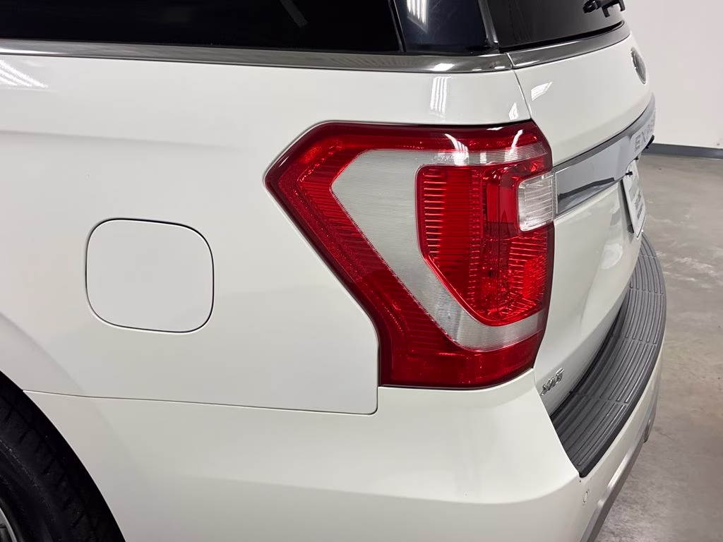 2021 White Metallic Ford Expedition Max XLT RWD SUV