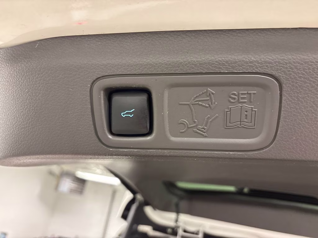 2021 White Metallic Ford Expedition Max XLT RWD SUV
