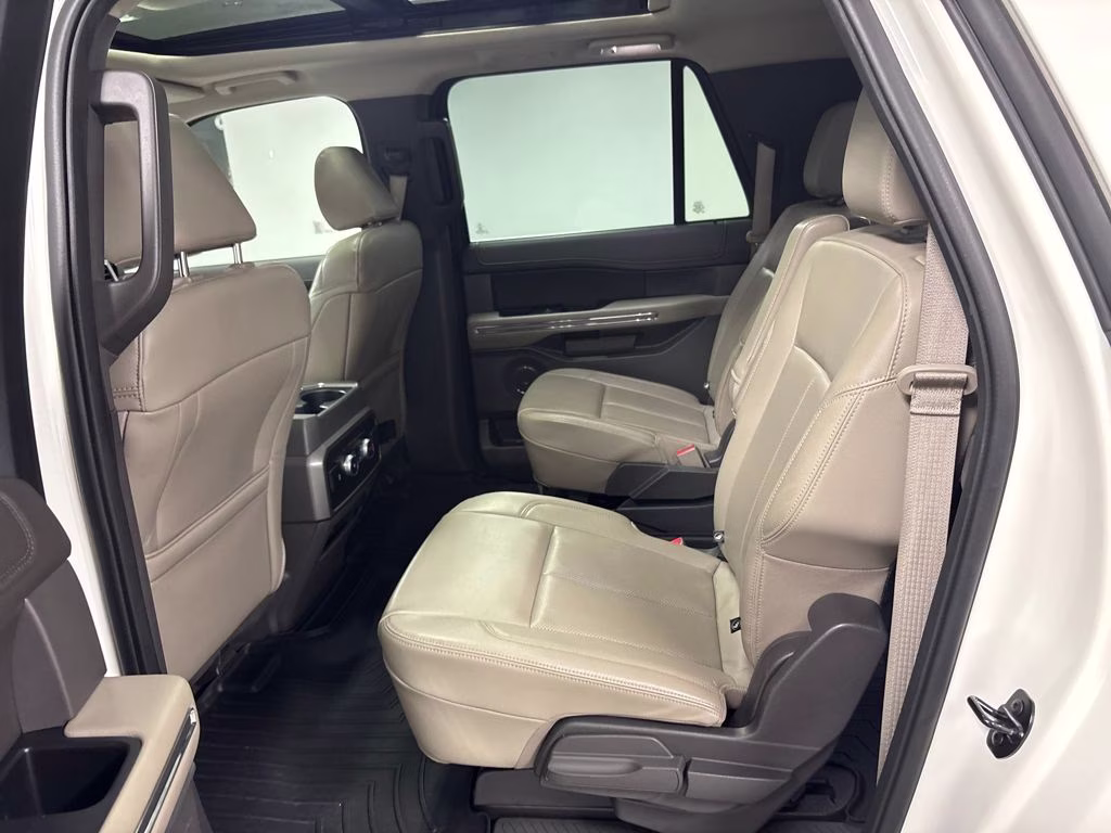 2021 White Metallic Ford Expedition Max XLT RWD SUV