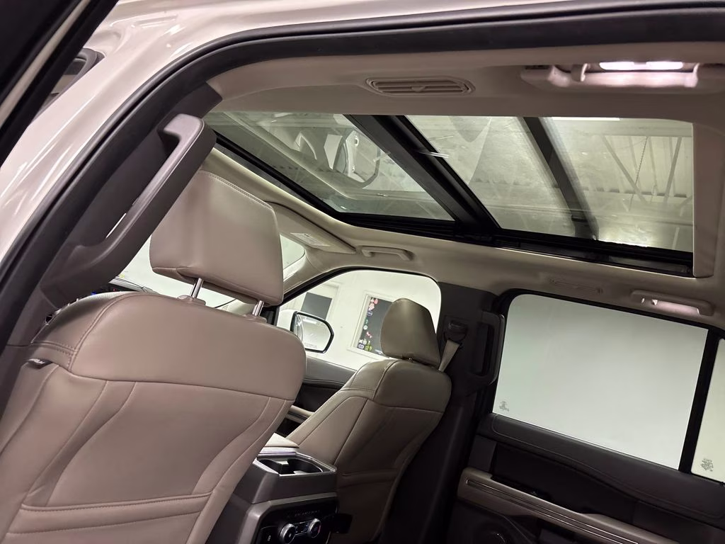 2021 White Metallic Ford Expedition Max XLT RWD SUV