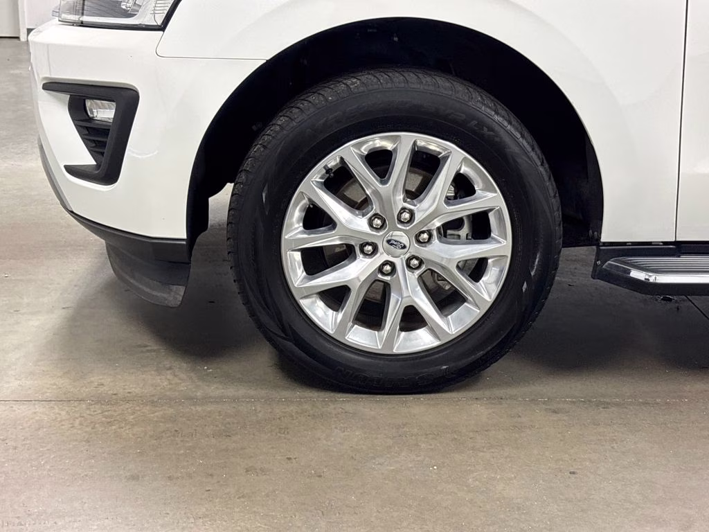 2021 White Metallic Ford Expedition Max XLT RWD SUV