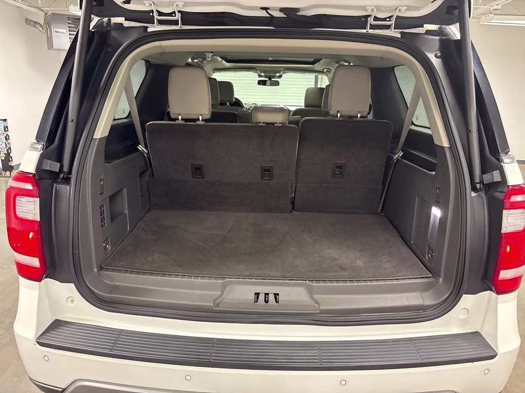 2021 White Metallic Ford Expedition Max XLT RWD SUV