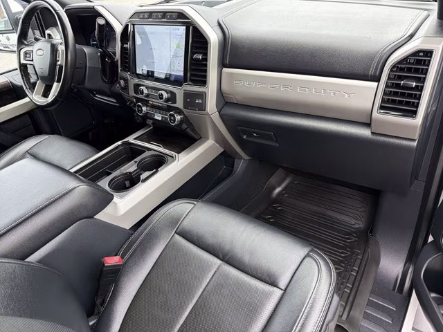 2022 White Metallic Ford Super Duty F-350 DRW Lariat 4X4 Truck