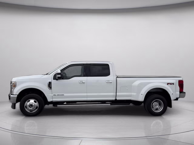 2022 White Metallic Ford Super Duty F-350 DRW Lariat 4X4 Truck