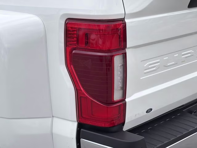 2022 White Metallic Ford Super Duty F-350 DRW Lariat 4X4 Truck