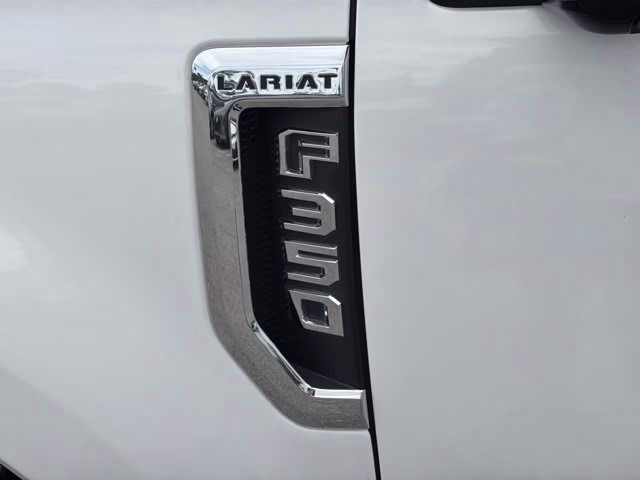 2022 White Metallic Ford Super Duty F-350 DRW Lariat 4X4 Truck