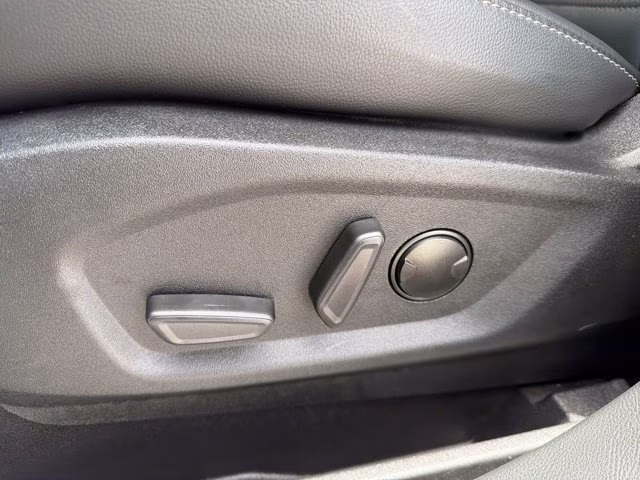2024 Silver Metallic Ford Edge SEL AWD SUV
