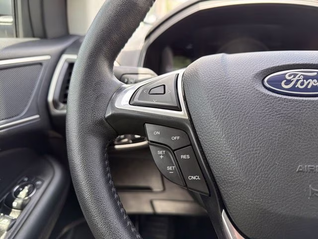 2024 Silver Metallic Ford Edge SEL AWD SUV