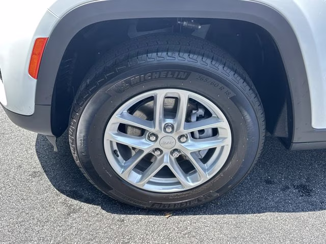 2026 Bright White Clearcoat Jeep Grand Cherokee Laredo X RWD SUV