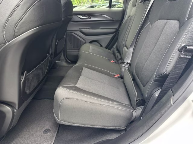 2026 Bright White Clearcoat Jeep Grand Cherokee Laredo X RWD SUV