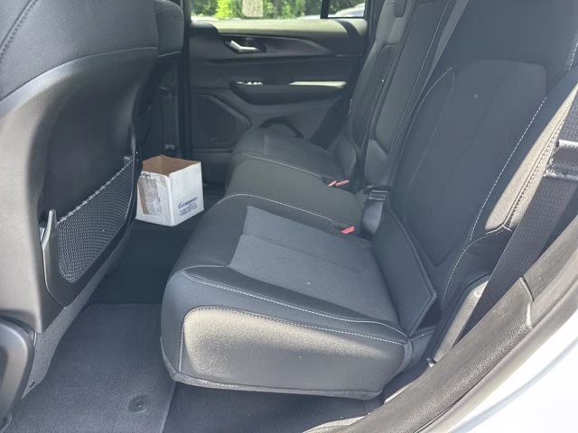2026 Bright White Clearcoat Jeep Grand Cherokee Laredo X RWD SUV