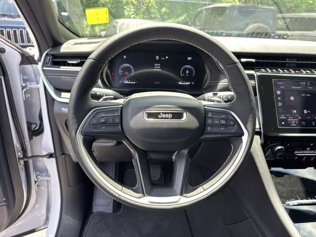 2026 Bright White Clearcoat Jeep Grand Cherokee Laredo X RWD SUV