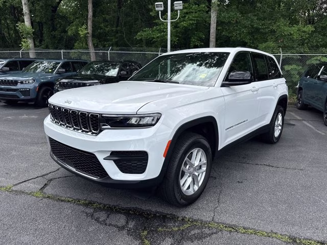 2026 Bright White Clearcoat Jeep Grand Cherokee Laredo X RWD SUV
