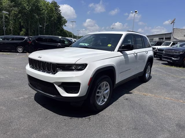 2026 Bright White Clearcoat Jeep Grand Cherokee Laredo X RWD SUV