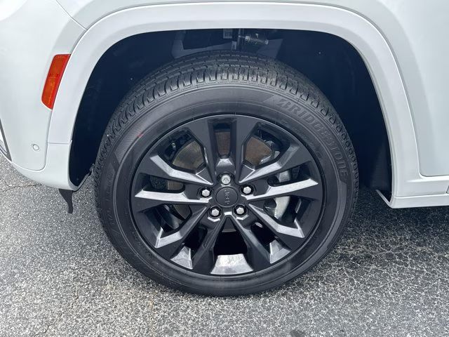 2026 Bright White Clearcoat Jeep Grand Cherokee L Limited Reserve 4X4 SUV