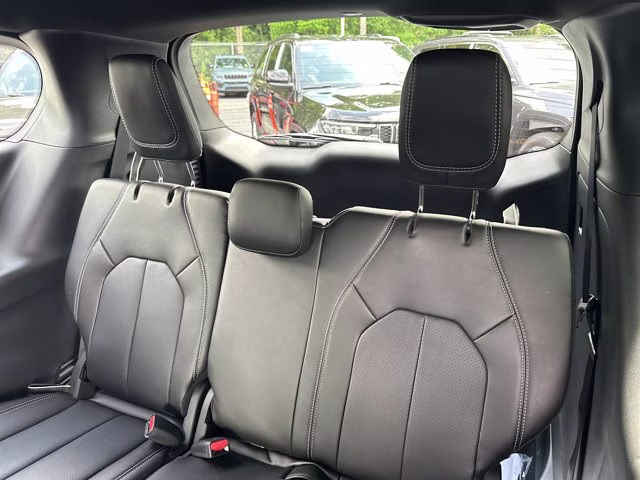 2027 Diamond Black Crystal Pearlcoat Chrysler Pacifica Select FWD Van