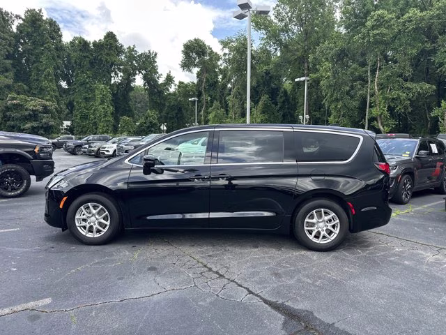 2027 Diamond Black Crystal Pearlcoat Chrysler Pacifica Select FWD Van