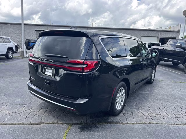 2027 Diamond Black Crystal Pearlcoat Chrysler Pacifica Select FWD Van