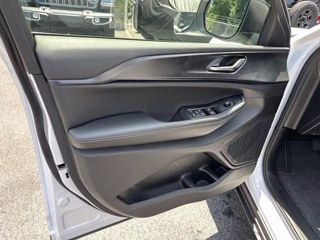 2026 Bright White Clearcoat Jeep Grand Cherokee Laredo X RWD SUV