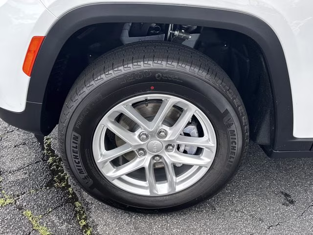2026 Bright White Clearcoat Jeep Grand Cherokee Laredo X RWD SUV