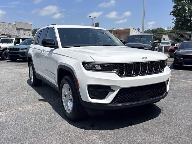 2026 Bright White Clearcoat Jeep Grand Cherokee Laredo X RWD SUV